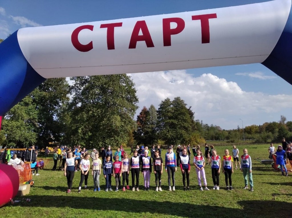 Девушки до 16 лет на старте.jpg